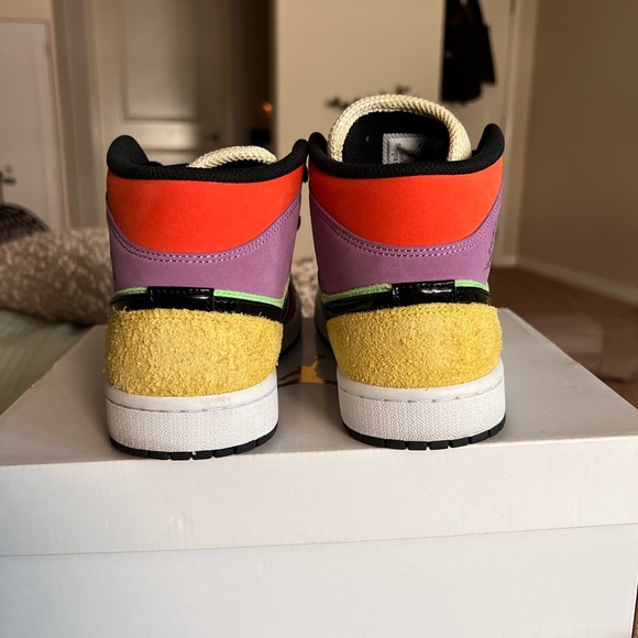 Jordan 1 Mid SE “Lightbulb” - Picture 9 of 10